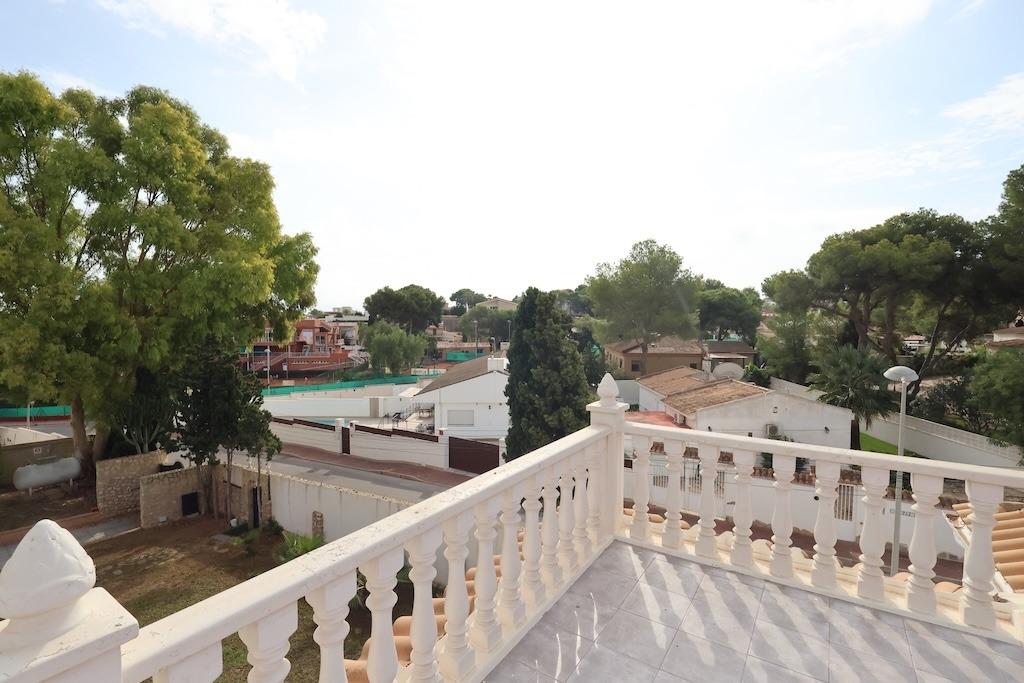 Villa i Torrevieja, Alicante, Spanien 5 sovrum, 235 kvm. Nr. 199780