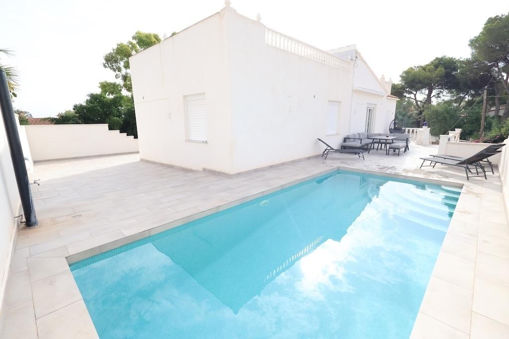 Villa i Torrevieja, Alicante, Spanien 5 sovrum, 235 kvm. Nr. 199780