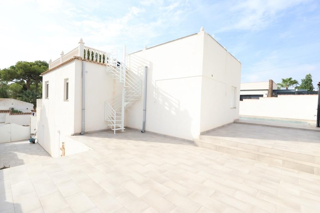 Villa i Torrevieja, Alicante, Spanien 5 sovrum, 235 kvm. Nr. 199780