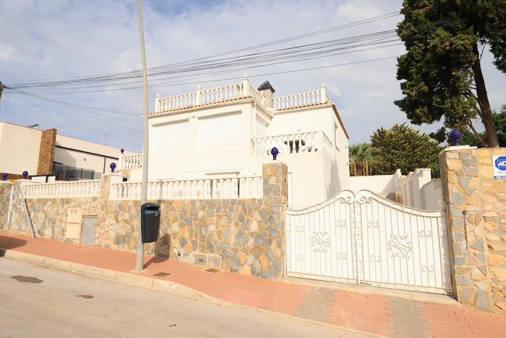 Villa i Torrevieja, Alicante, Spanien 5 sovrum, 235 kvm. Nr. 199780
