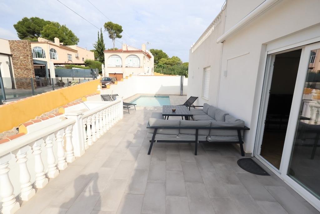 Villa i Torrevieja, Alicante, Spanien 5 sovrum, 235 kvm. Nr. 199780
