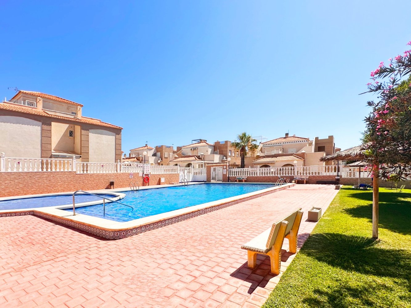 Bungalow a Torrevieja, Alicante, Spagna 2 camere da letto, 59 mq. N° 197428