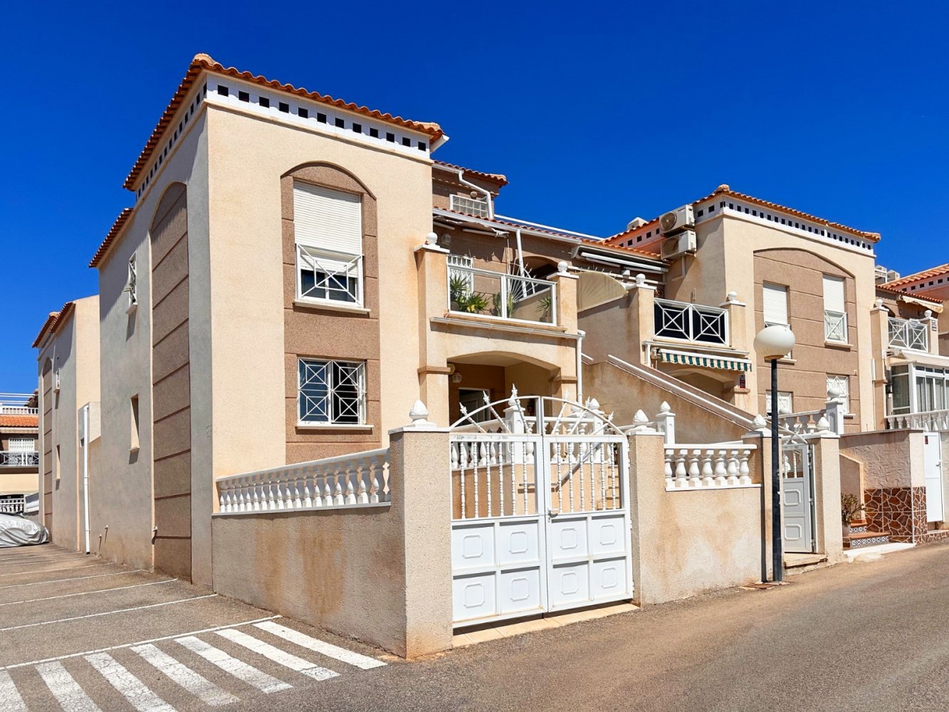Bungalow a Torrevieja, Alicante, Spagna 2 camere da letto, 59 mq. N° 197428