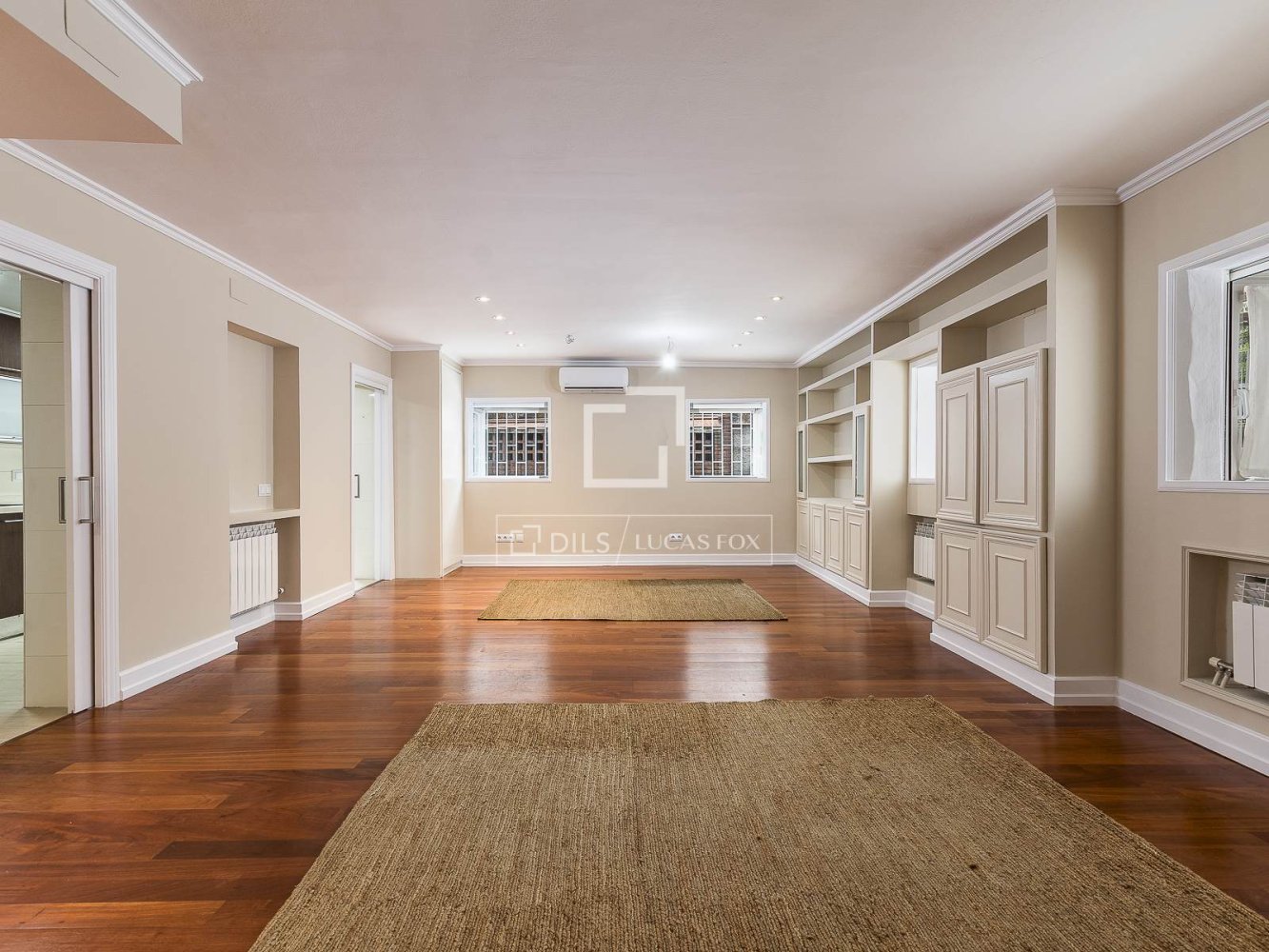 Apartment in Barcelona, Spain 4 bedrooms, 157 sq.m. No. 199176