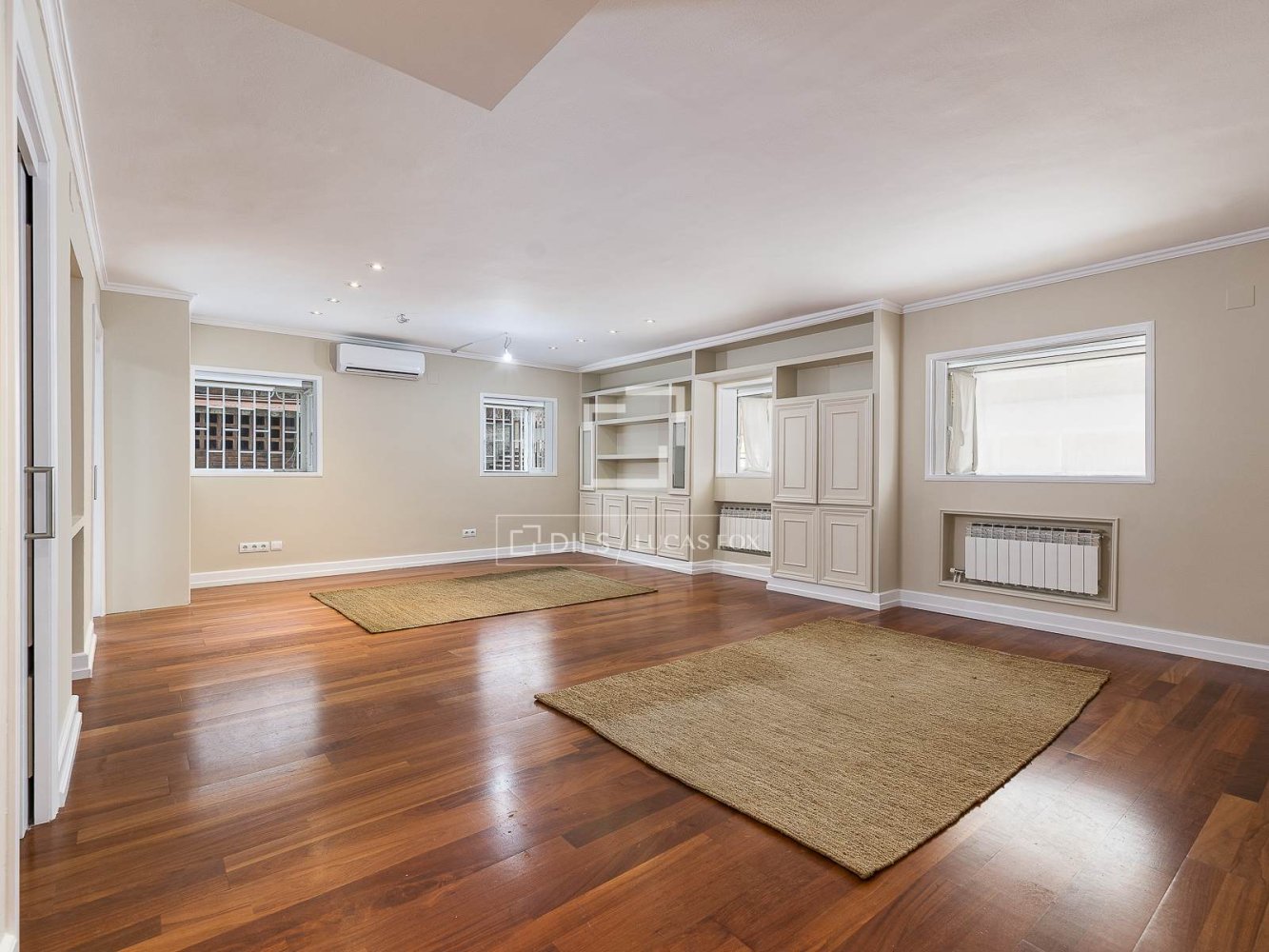 Apartment in Barcelona, Spain 4 bedrooms, 157 sq.m. No. 199176