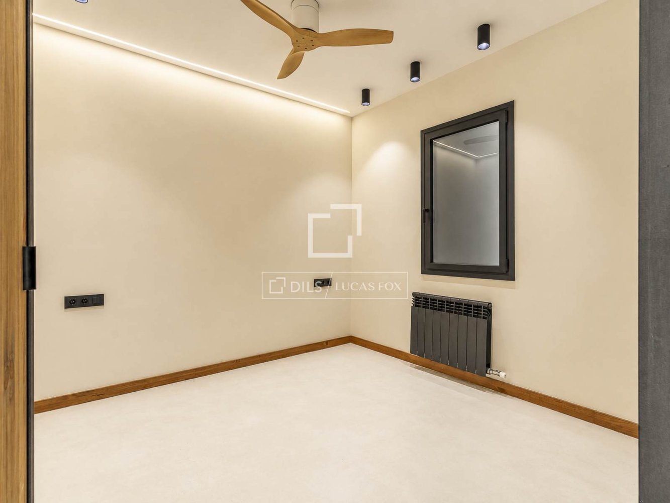 Apartment à Barcelona, Espagne 3 chambres, 79 m2 No. 199170