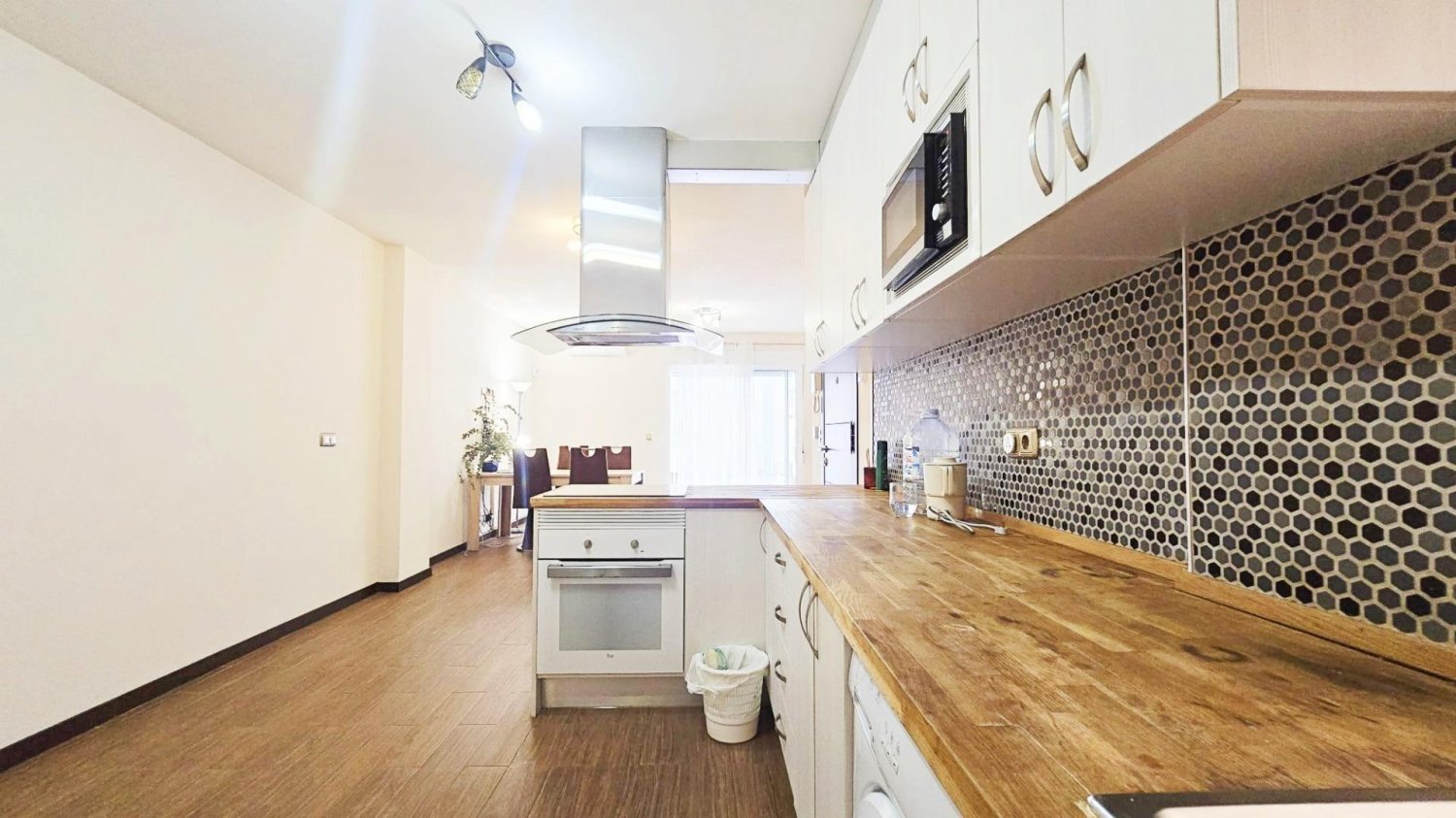 Apartamento en Torrevieja, Alicante, España 2 dormitorios, 100 m2 No. 198743