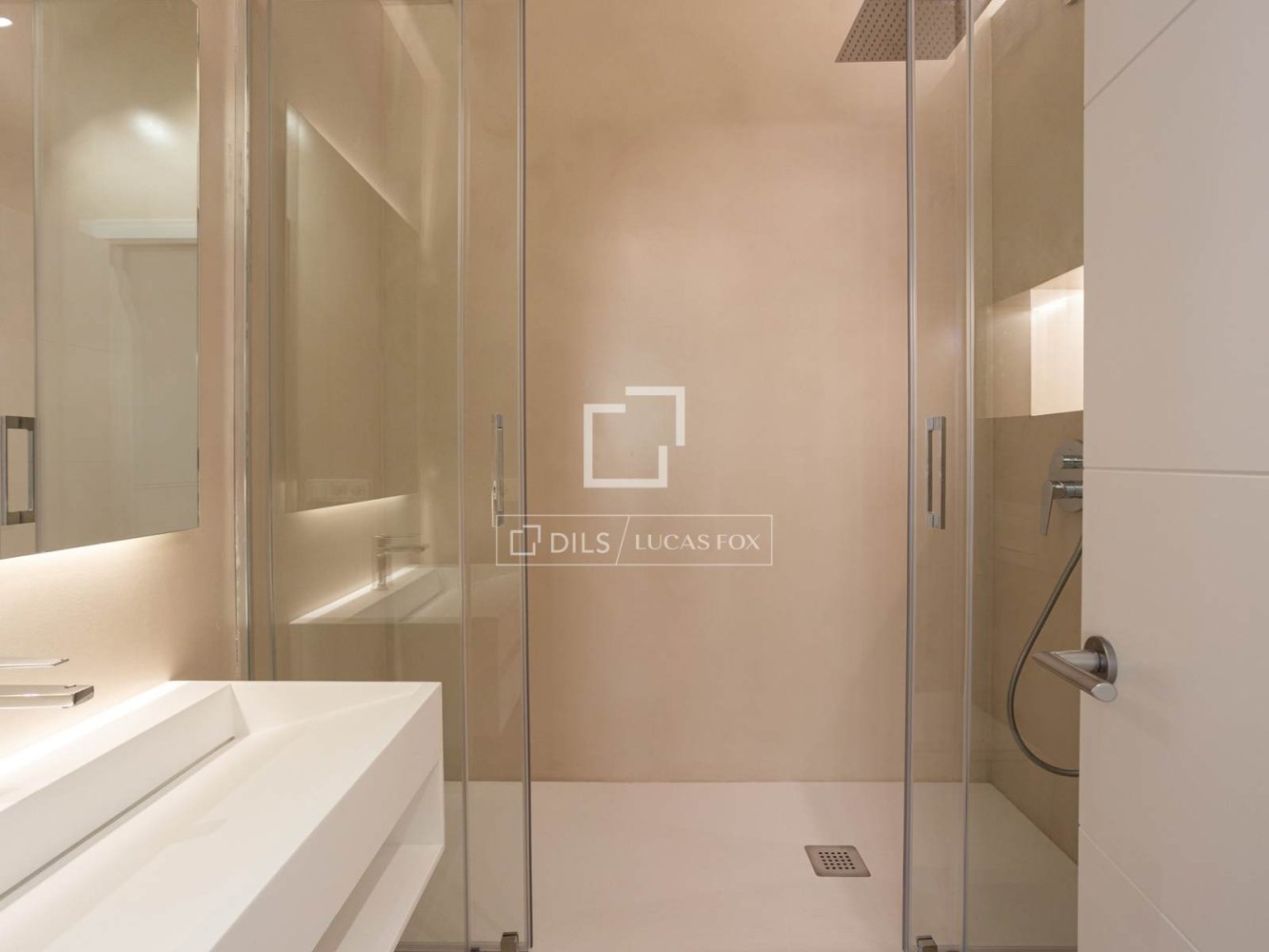 Apartamento en Barcelona, España 2 dormitorios, 82 m2 No. 199997