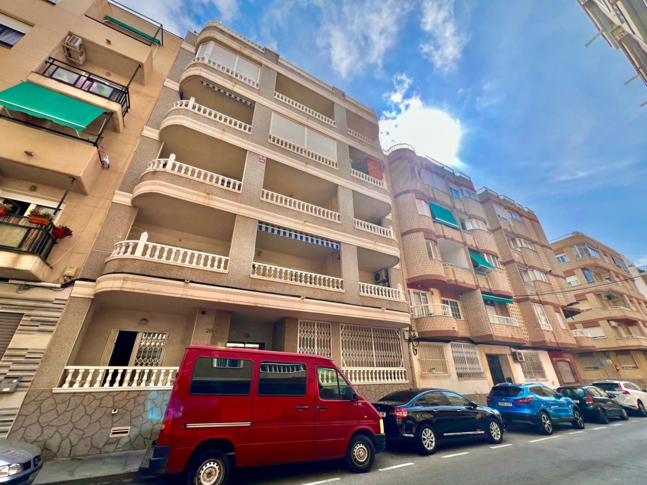 Apartment in Torrevieja, Alicante, Spain 2 bedrooms, 85 sq.m. No. 196081