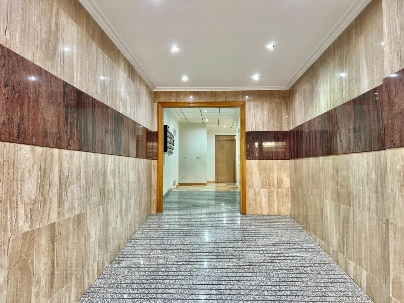 Apartment in Torrevieja, Alicante, Spain 2 bedrooms, 85 sq.m. No. 196081