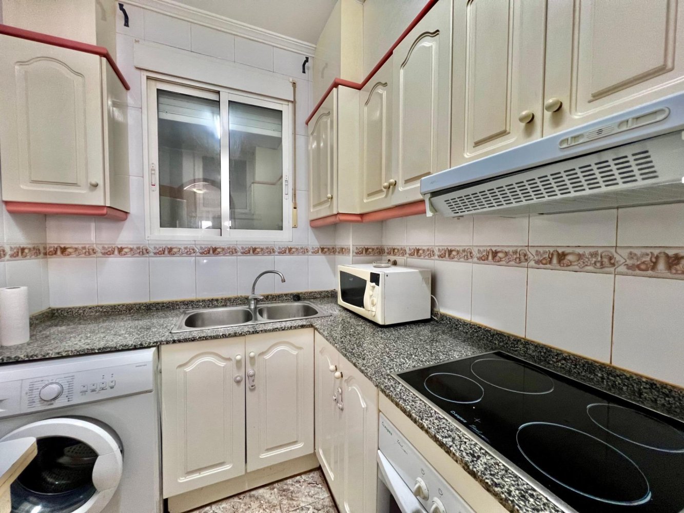 Apartment in Torrevieja, Alicante, Spain 2 bedrooms, 85 sq.m. No. 196081
