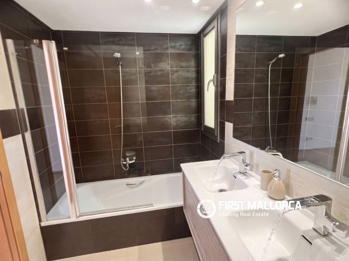 Villa en Cala Vinyes, Mallorca, España 4 dormitorios, 234 m2 No. 196132