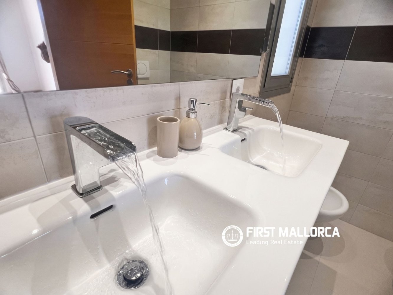 Villa en Cala Vinyes, Mallorca, España 4 dormitorios, 234 m2 No. 196132