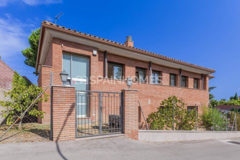 Villa in Mataro, Barcelona, Spain 8 bedrooms, 430 sq.m. No. 199478