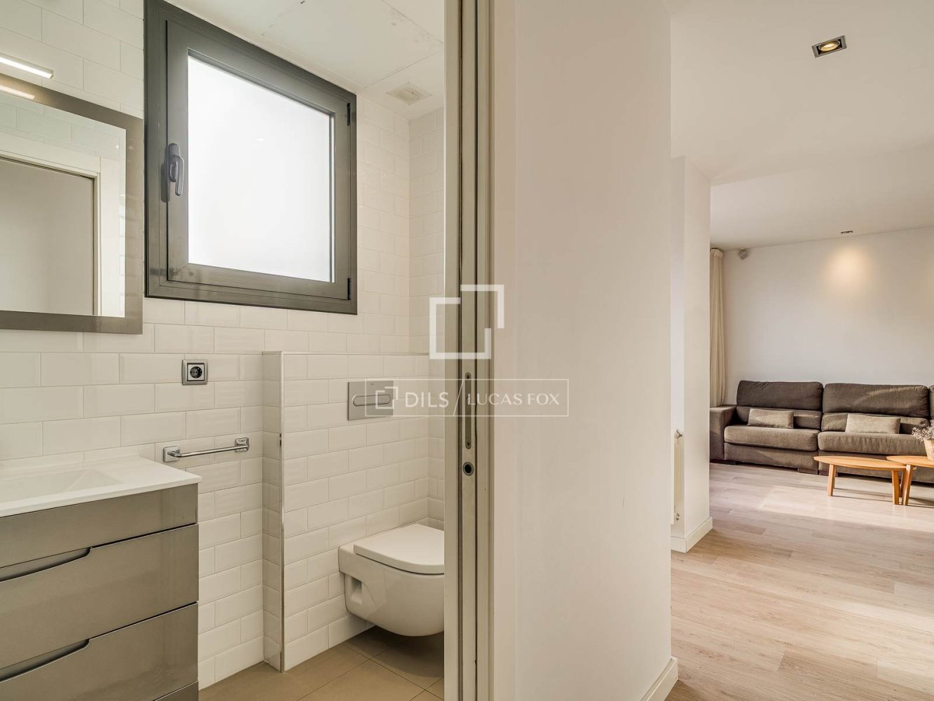 Apartamento en Barcelona, España 1 dormitorio, 74 m2 No. 198486