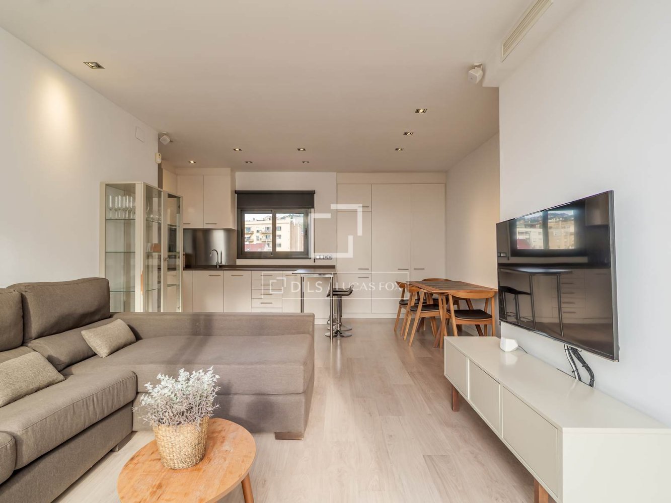 Apartamento en Barcelona, España 1 dormitorio, 74 m2 No. 198486