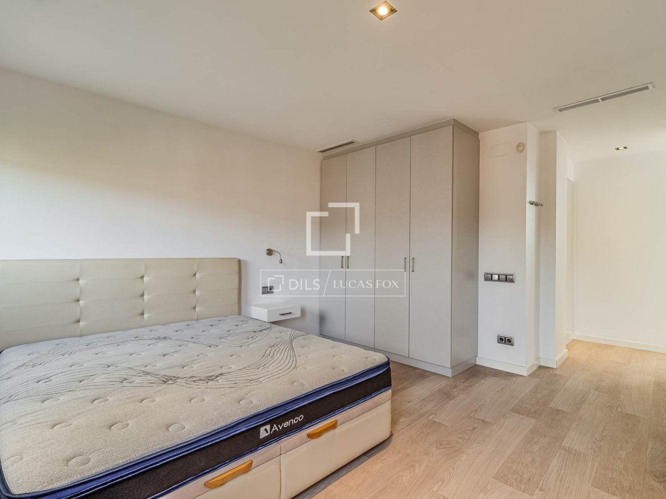 Apartamento en Barcelona, España 1 dormitorio, 74 m2 No. 198486
