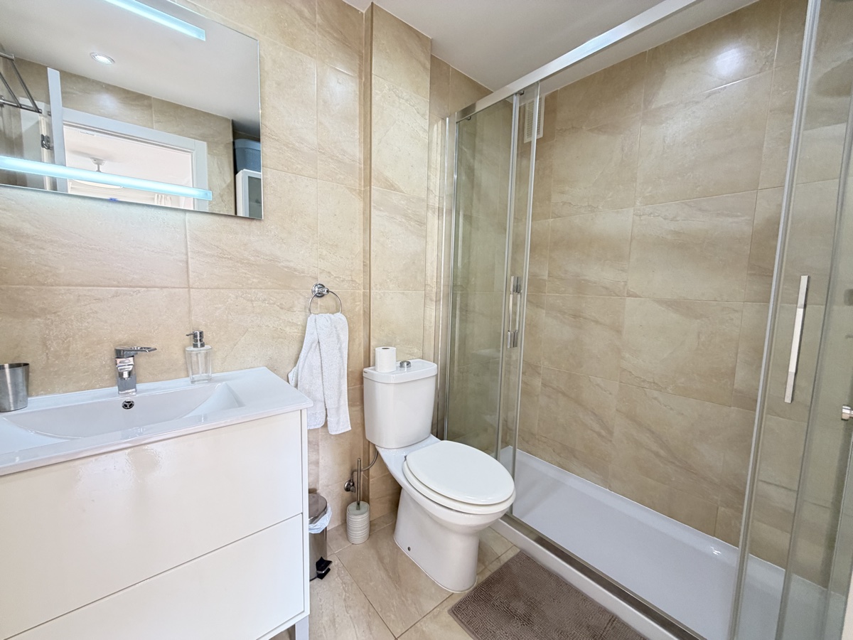 Appartamento a Villamartin, Alicante, Spagna 2 camere da letto, 70 mq. N° 198320