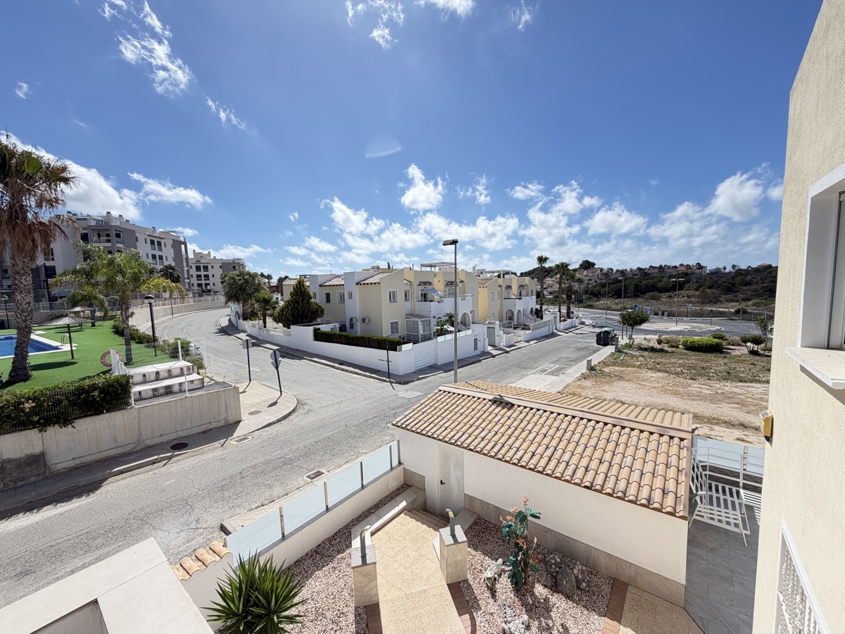 Appartamento a Villamartin, Alicante, Spagna 2 camere da letto, 70 mq. N° 198320