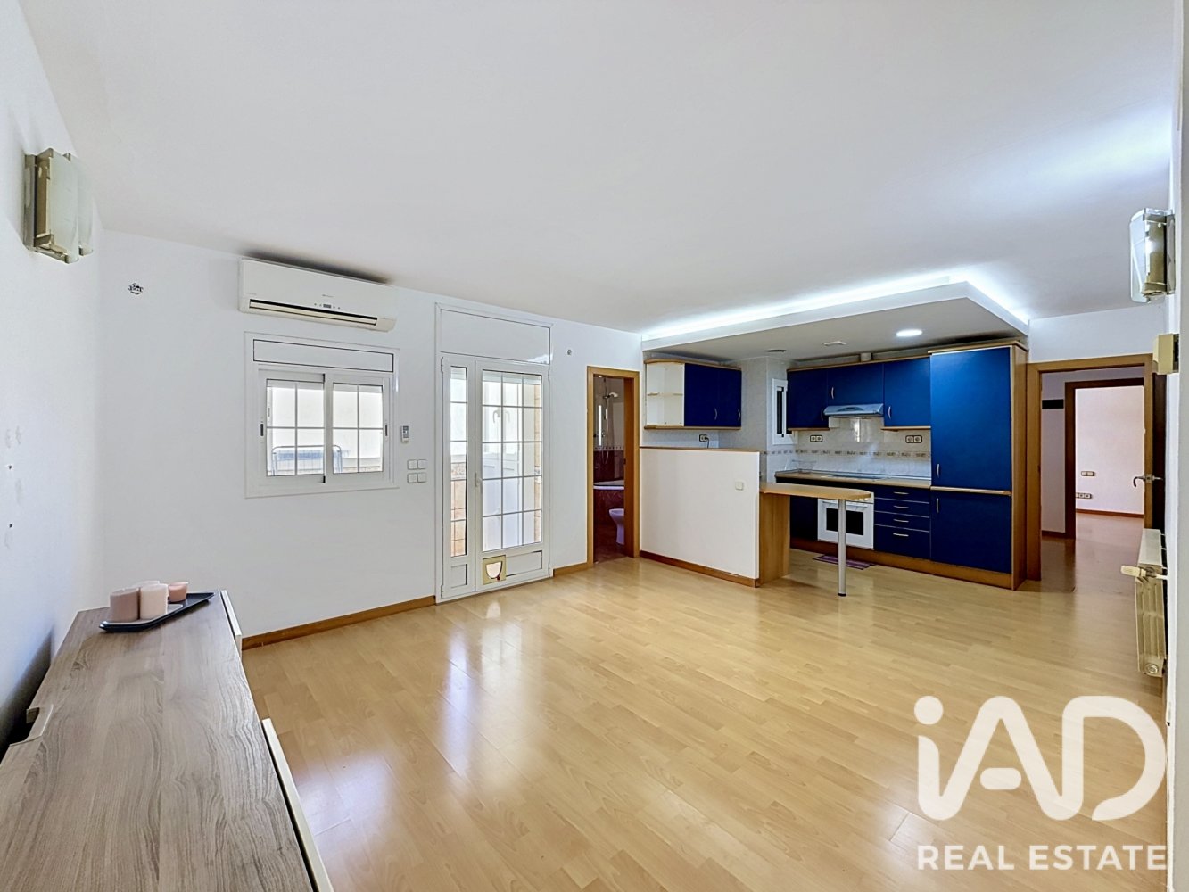 Apartment à Cornella De Llobregat, Barcelona, Espagne 2 chambres, 79 m2 No. 198633