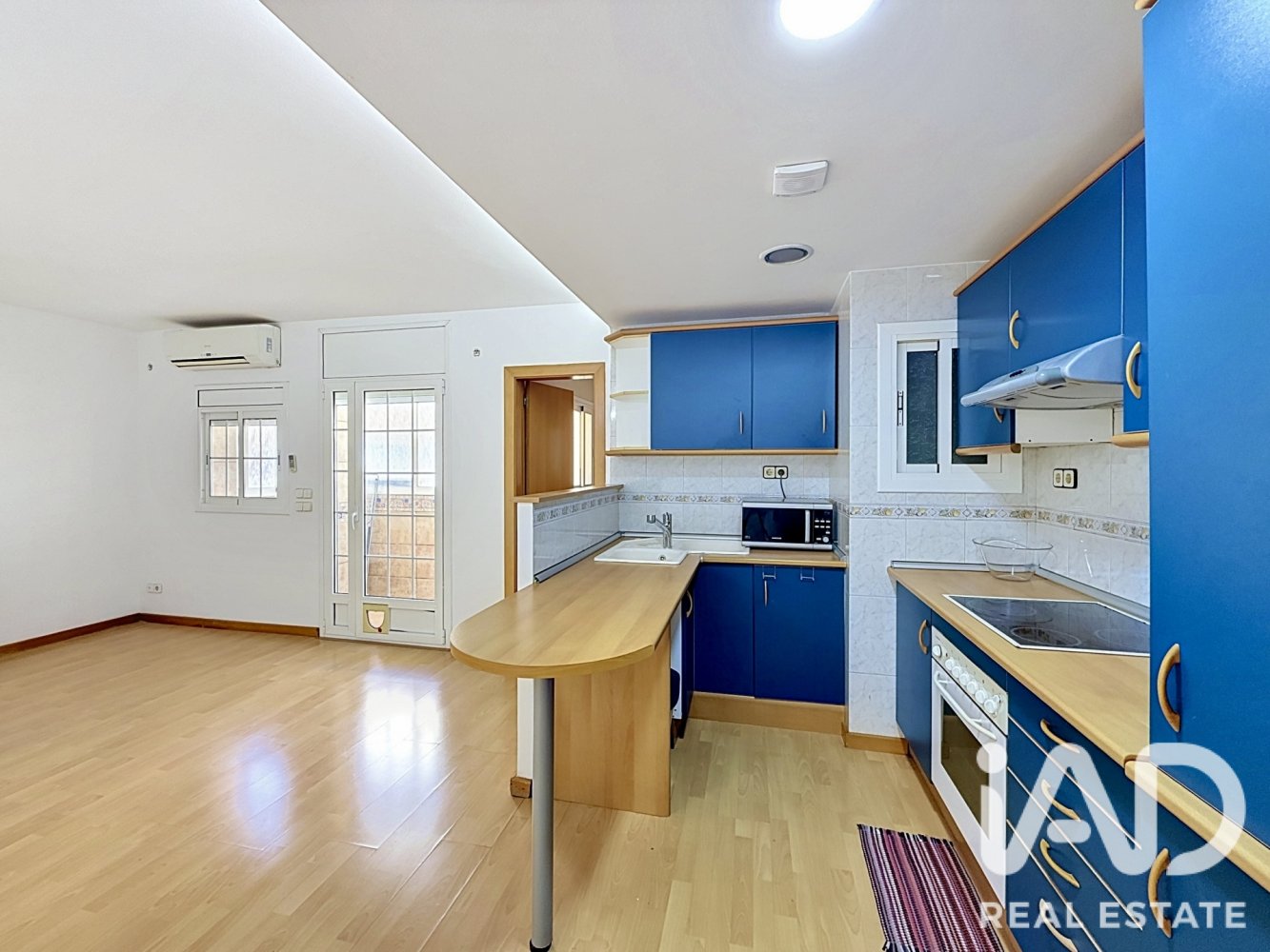 Apartment à Cornella De Llobregat, Barcelona, Espagne 2 chambres, 79 m2 No. 198633