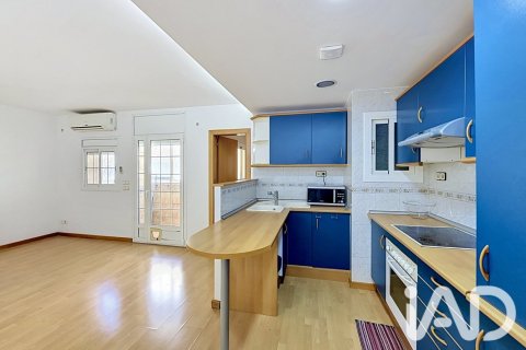 Apartment à Cornella De Llobregat, Barcelona, Espagne 2 chambres, 79 m2 No. 198633