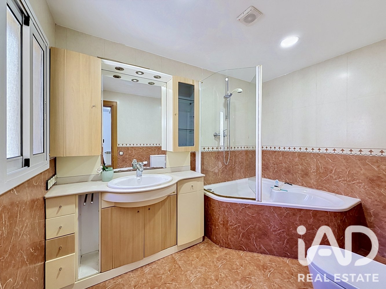 Apartment à Cornella De Llobregat, Barcelona, Espagne 2 chambres, 79 m2 No. 198633