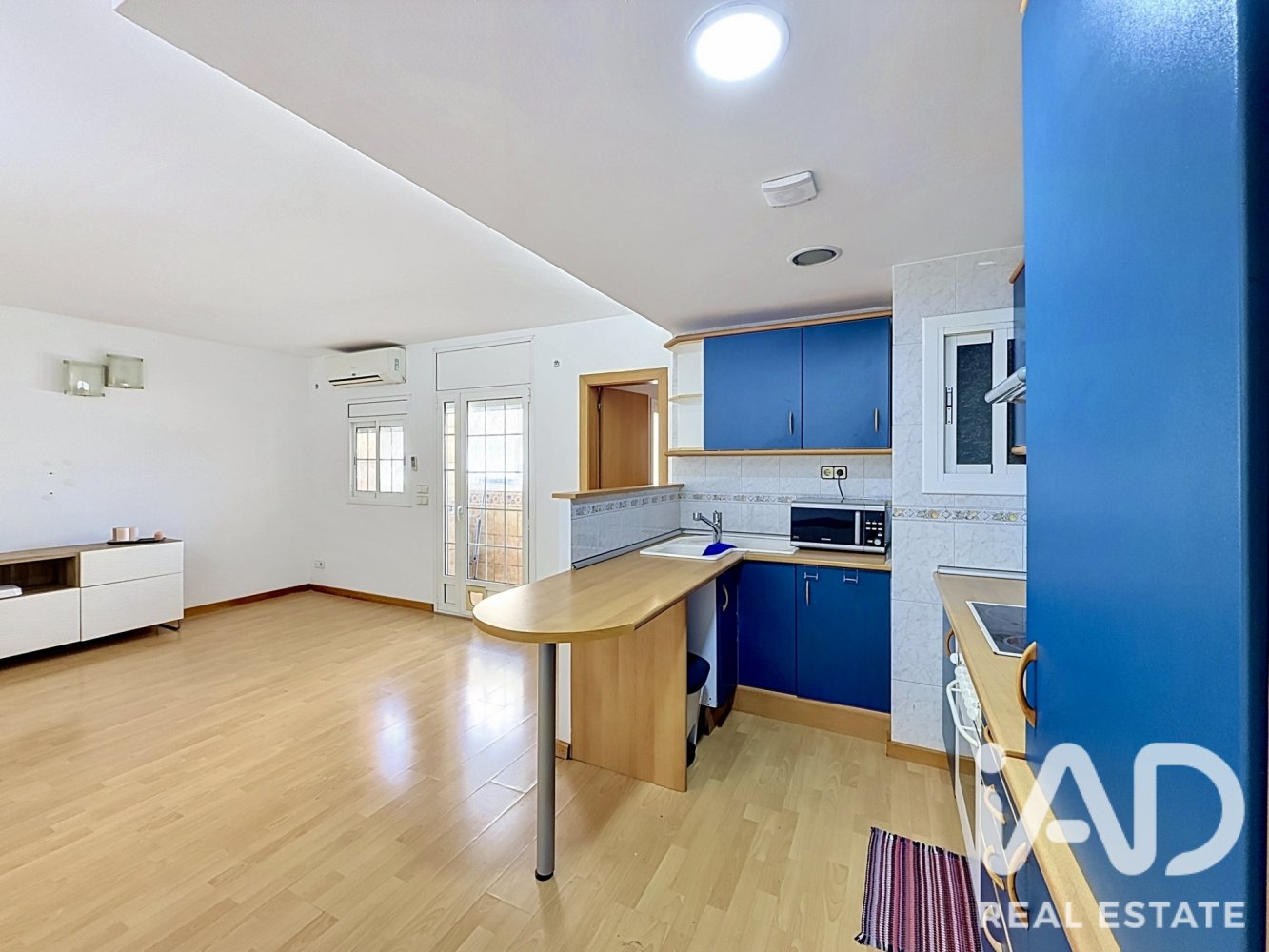 Apartment à Cornella De Llobregat, Barcelona, Espagne 2 chambres, 79 m2 No. 198633