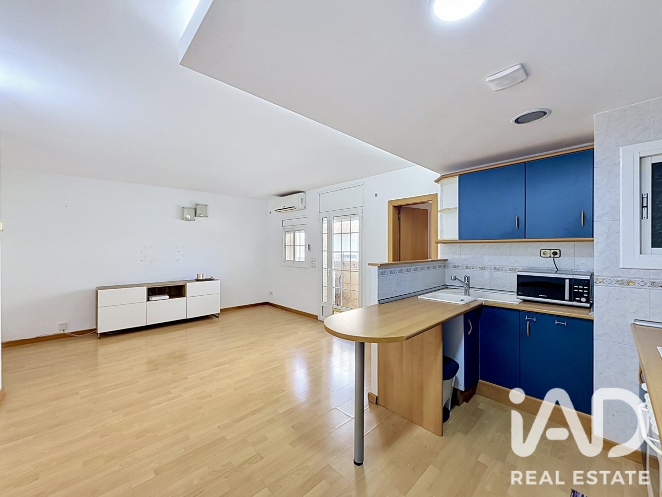 Apartment à Cornella De Llobregat, Barcelona, Espagne 2 chambres, 79 m2 No. 198633