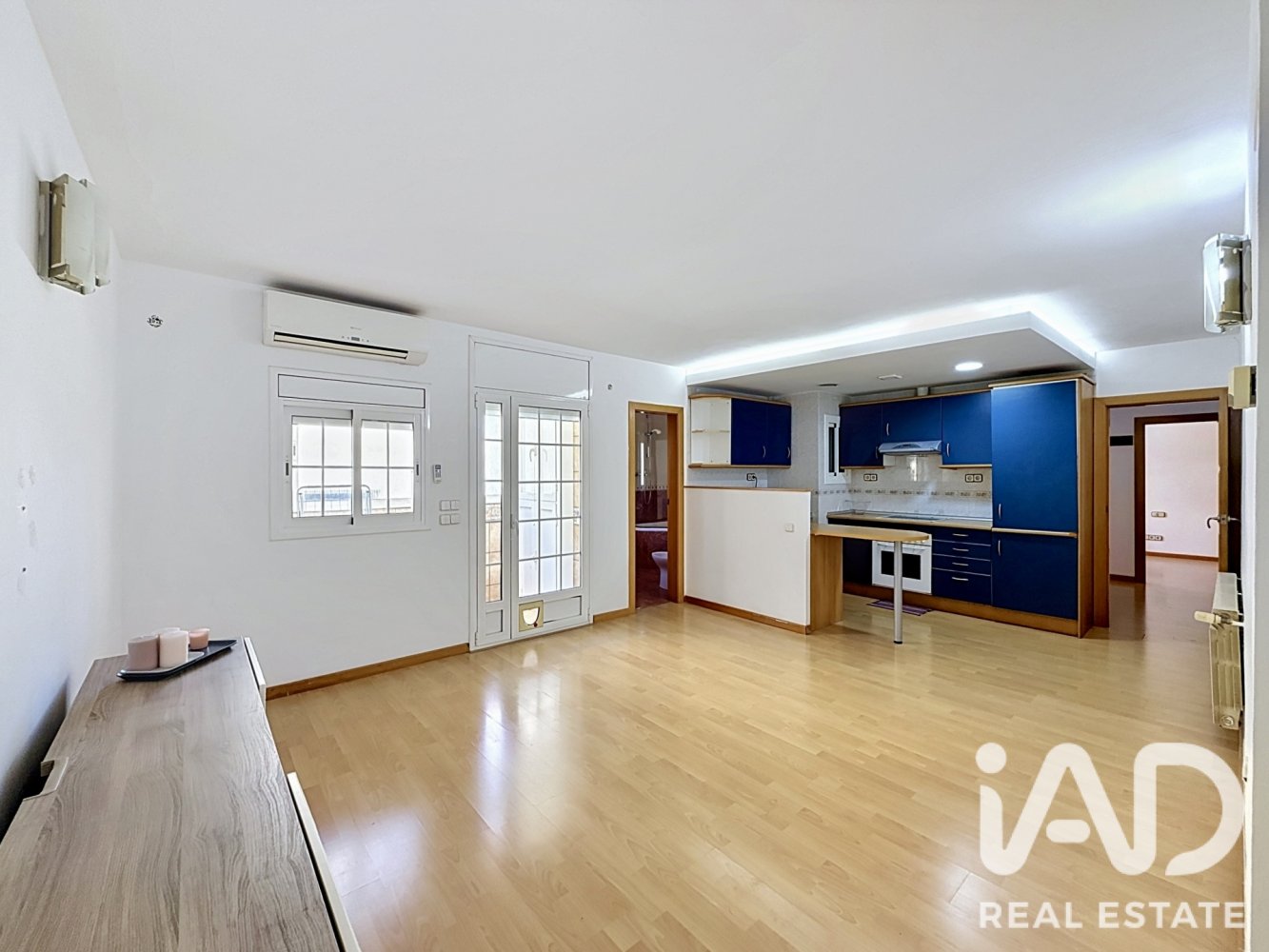 Apartment à Cornella De Llobregat, Barcelona, Espagne 2 chambres, 79 m2 No. 198633