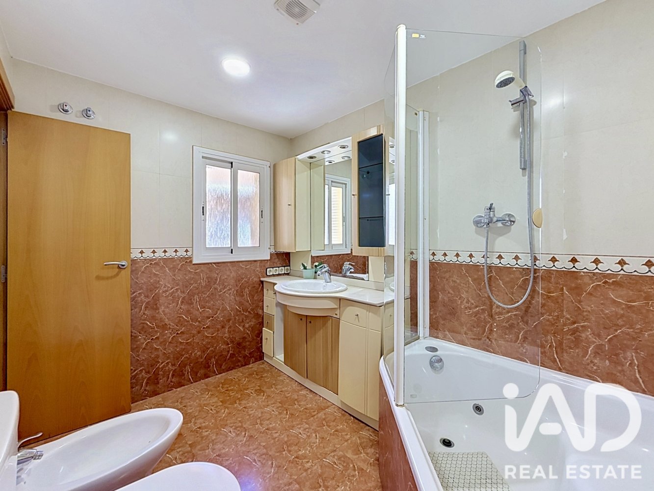 Apartment à Cornella De Llobregat, Barcelona, Espagne 2 chambres, 79 m2 No. 198633