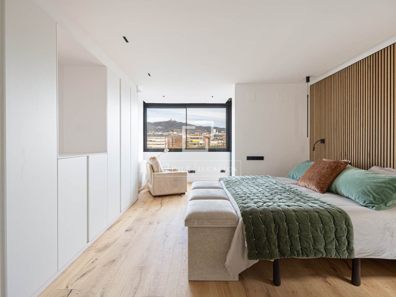 Huoneisto Barcelona, Espanja 5 makuuhuonetta, 210 m2 No. 197621