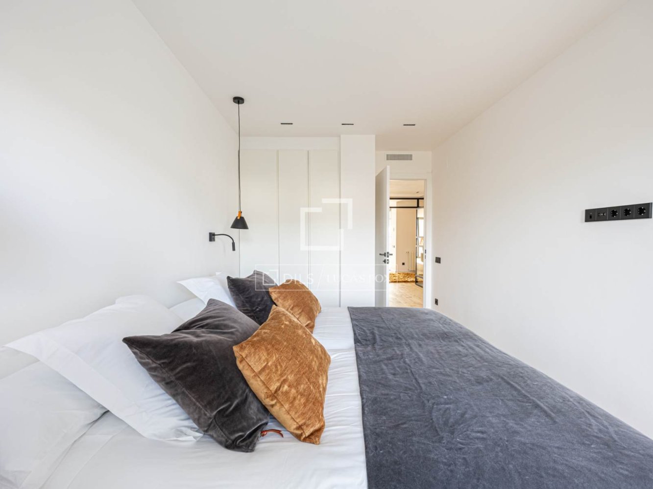 Huoneisto Barcelona, Espanja 5 makuuhuonetta, 210 m2 No. 197621
