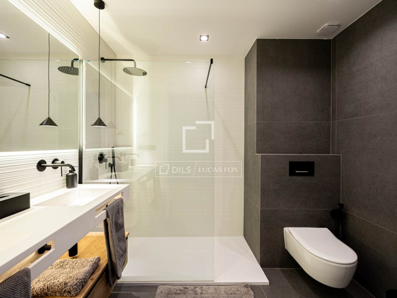Huoneisto Barcelona, Espanja 5 makuuhuonetta, 210 m2 No. 197621