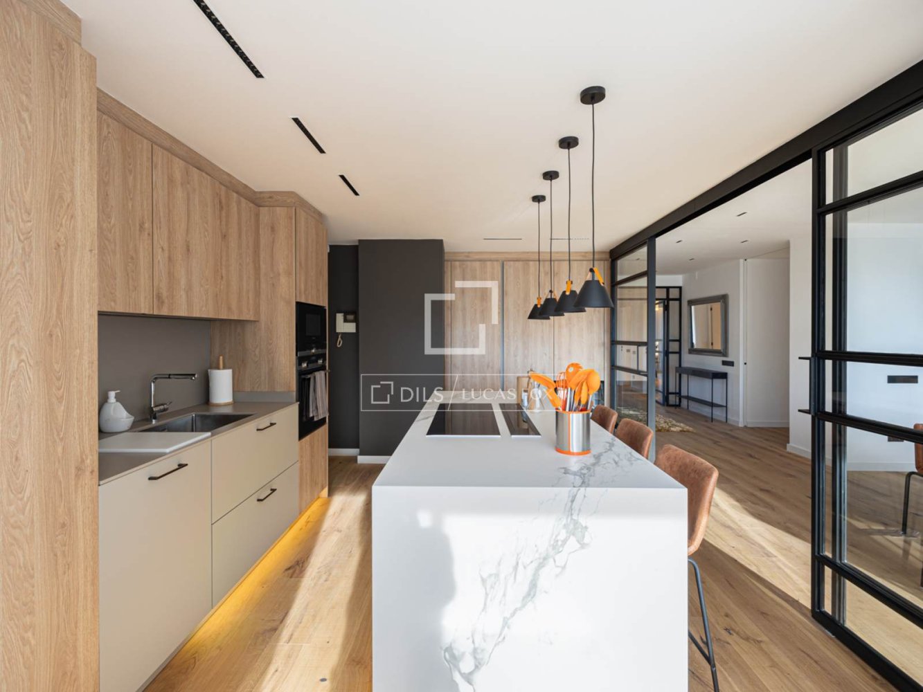 Huoneisto Barcelona, Espanja 5 makuuhuonetta, 210 m2 No. 197621