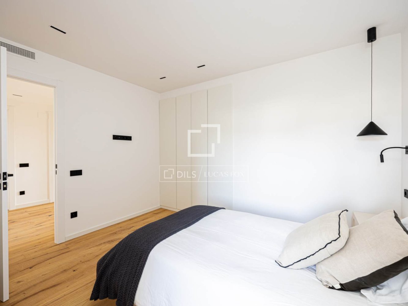 Huoneisto Barcelona, Espanja 5 makuuhuonetta, 210 m2 No. 197621