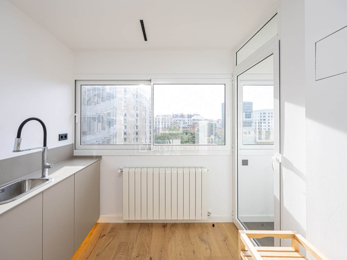 Huoneisto Barcelona, Espanja 5 makuuhuonetta, 210 m2 No. 197621