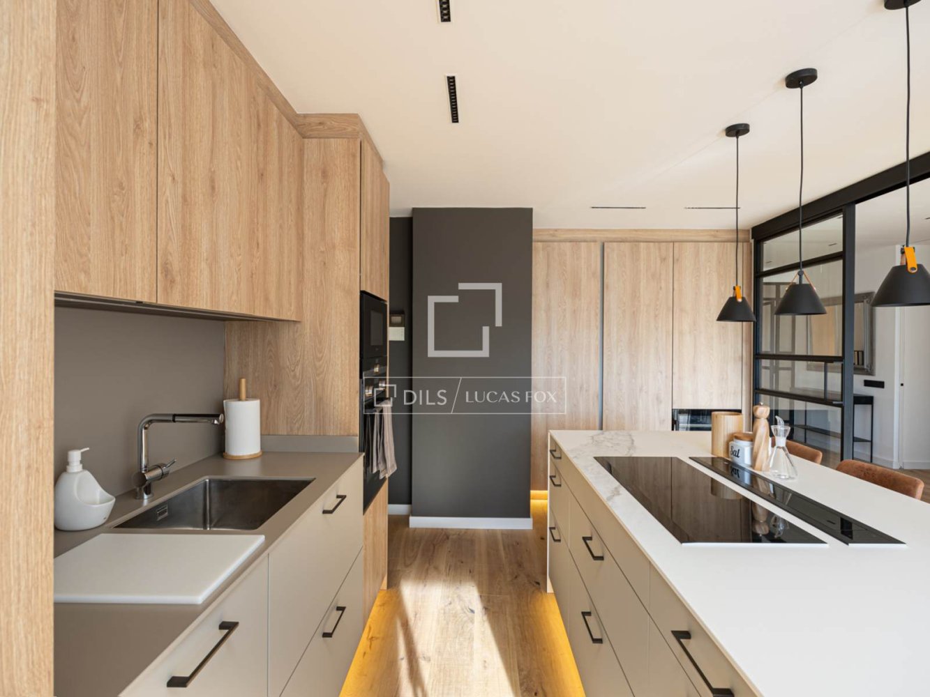 Huoneisto Barcelona, Espanja 5 makuuhuonetta, 210 m2 No. 197621