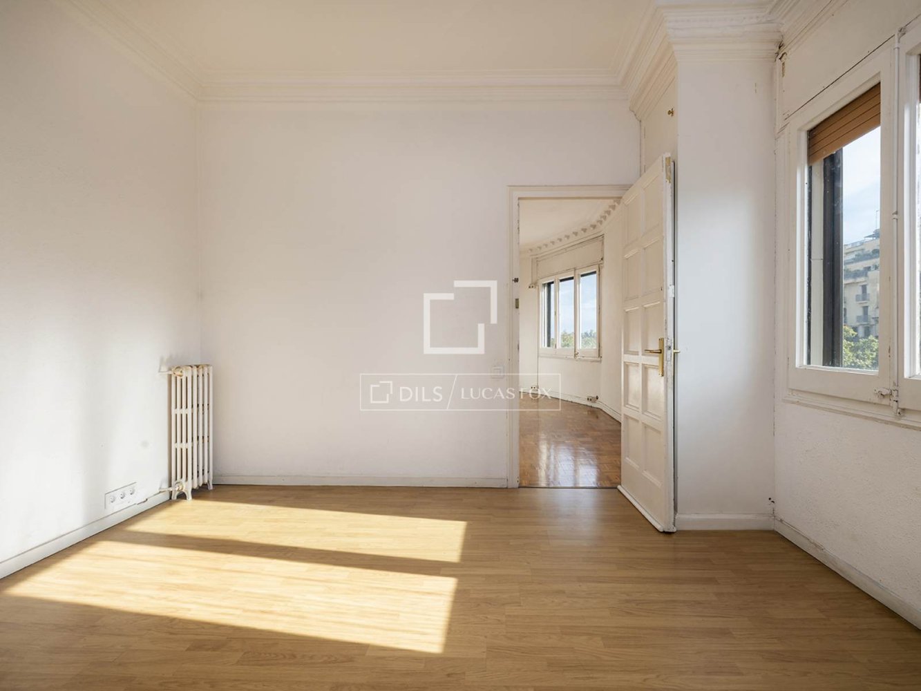 Apartment à Barcelona, Espagne 5 chambres, 130 m2 No. 200010