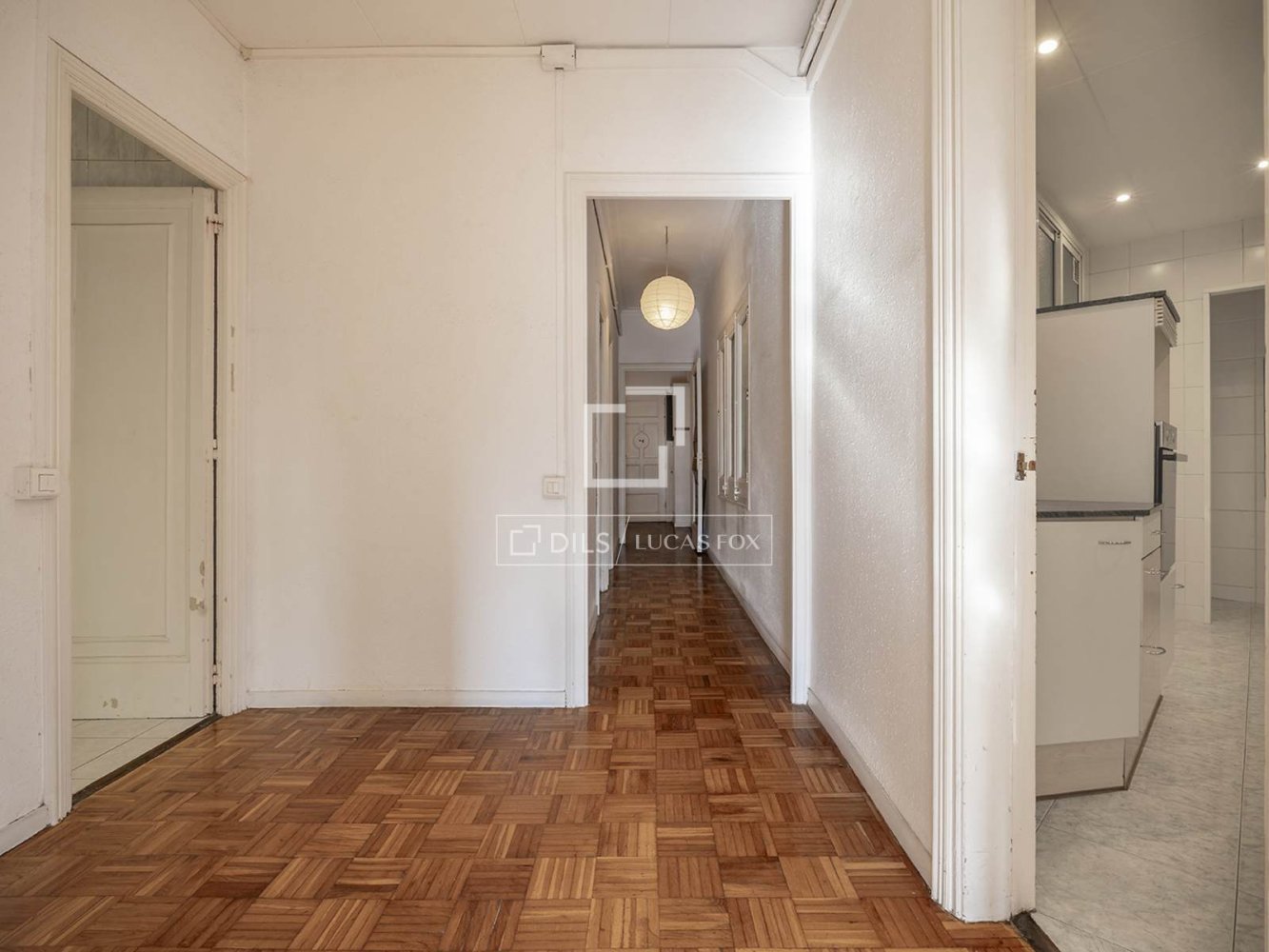 Apartment à Barcelona, Espagne 5 chambres, 130 m2 No. 200010