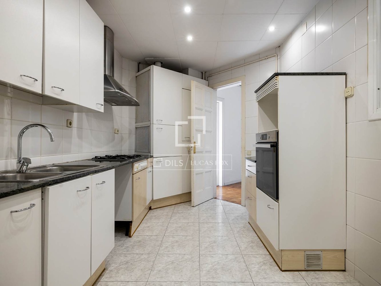 Apartment à Barcelona, Espagne 5 chambres, 130 m2 No. 200010
