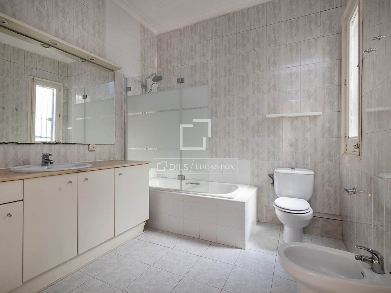 Apartment à Barcelona, Espagne 5 chambres, 130 m2 No. 200010
