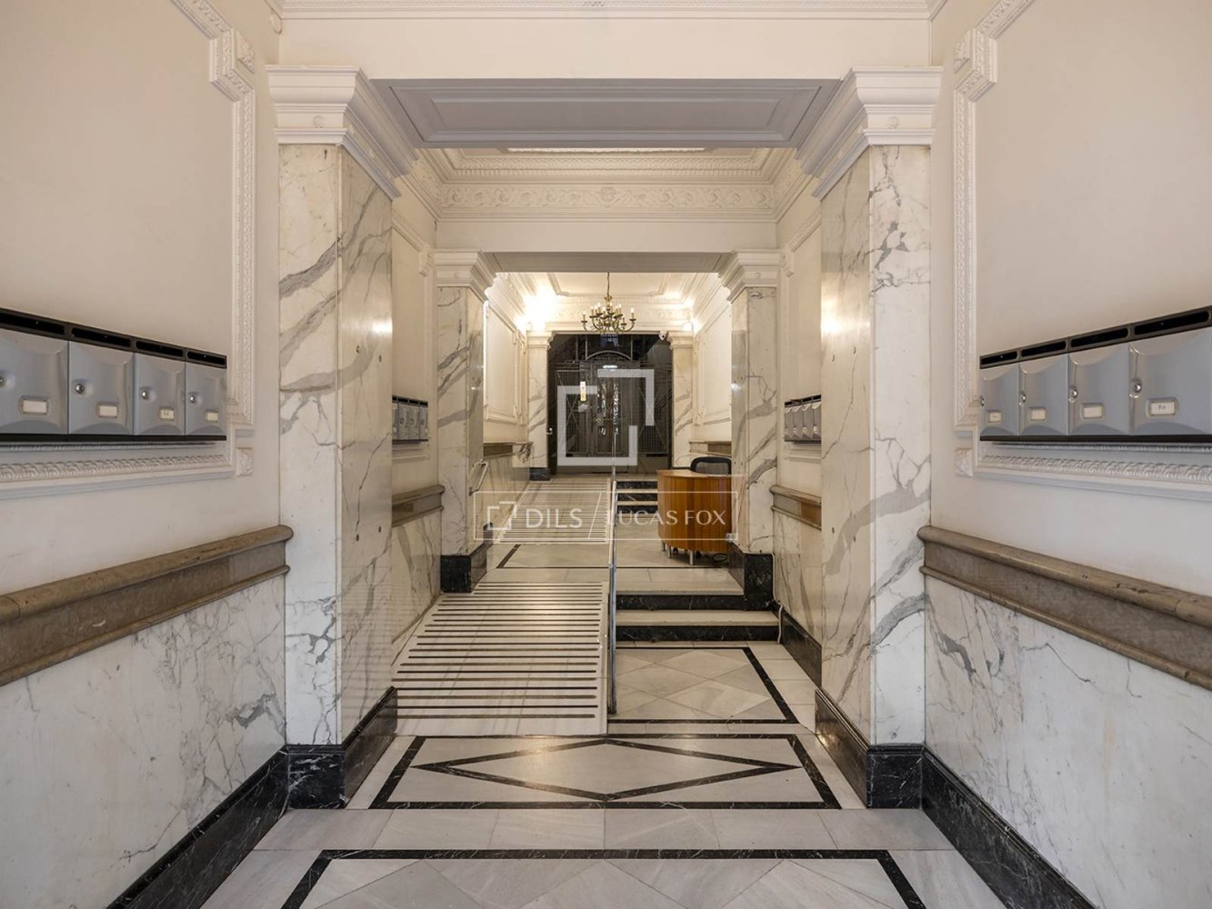Apartment à Barcelona, Espagne 5 chambres, 130 m2 No. 200010