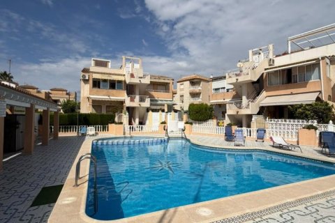 Apartment à Torrevieja, Alicante, Espagne 2 chambres, 100 m2 No. 198474