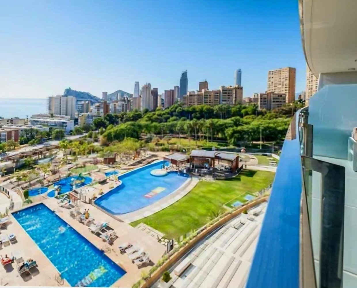 Apartamento en Benidorm, Alicante, España 2 dormitorios, 113 m2 No. 197965