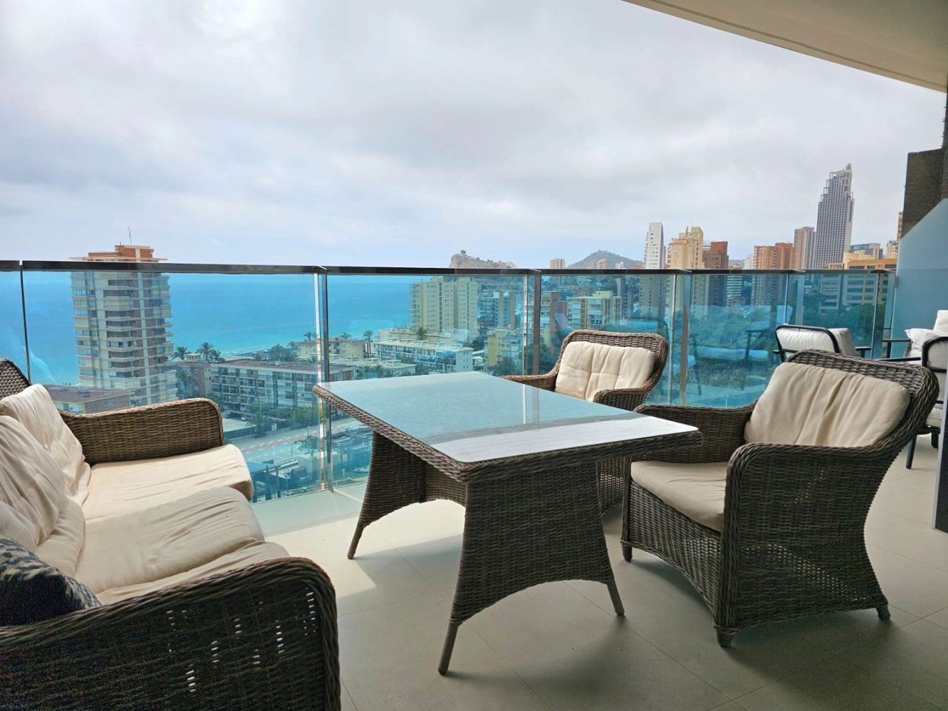 Apartamento en Benidorm, Alicante, España 2 dormitorios, 113 m2 No. 197965