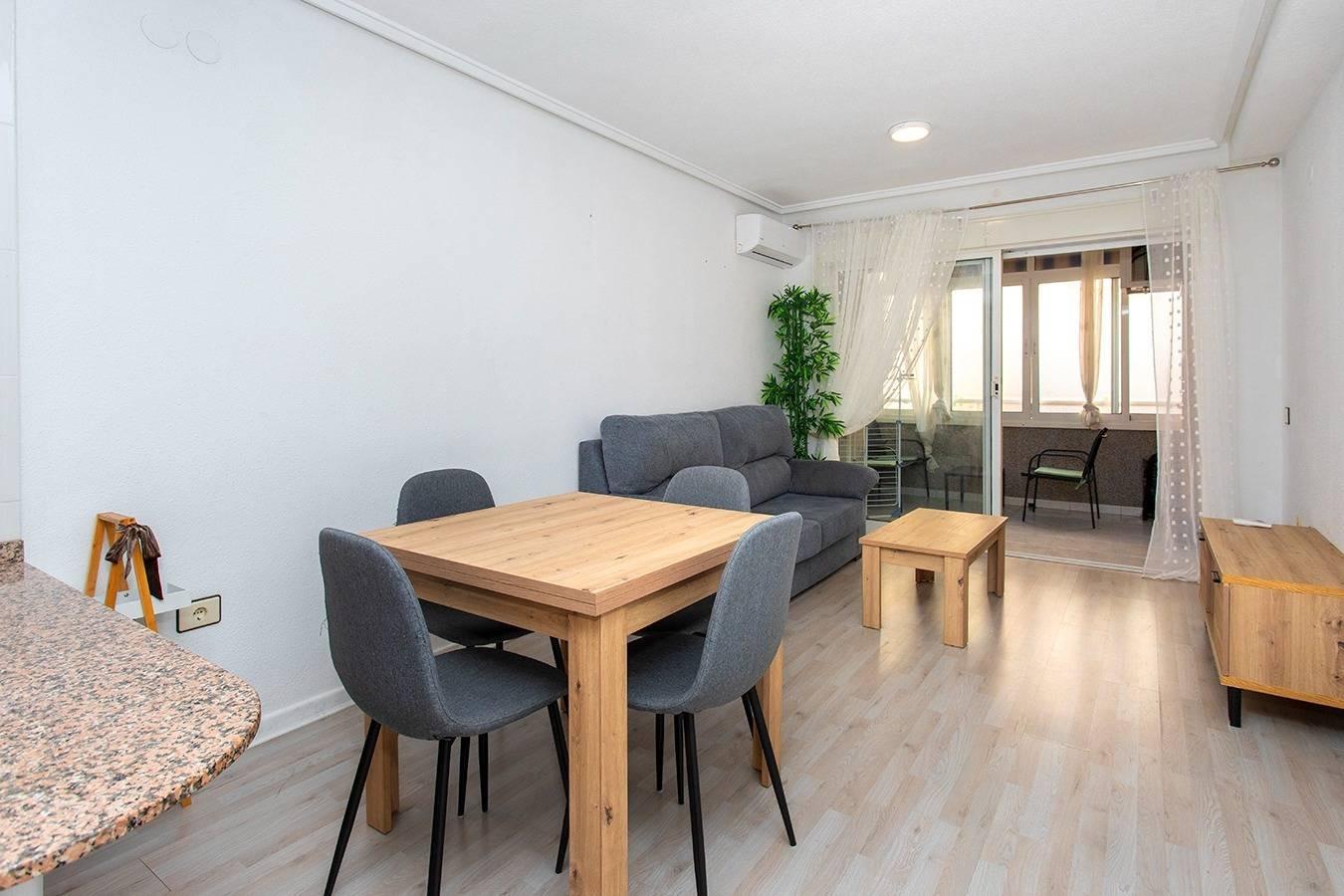Apartment in Torrevieja, Alicante, Spain 2 bedrooms, 80 sq.m. No. 198092