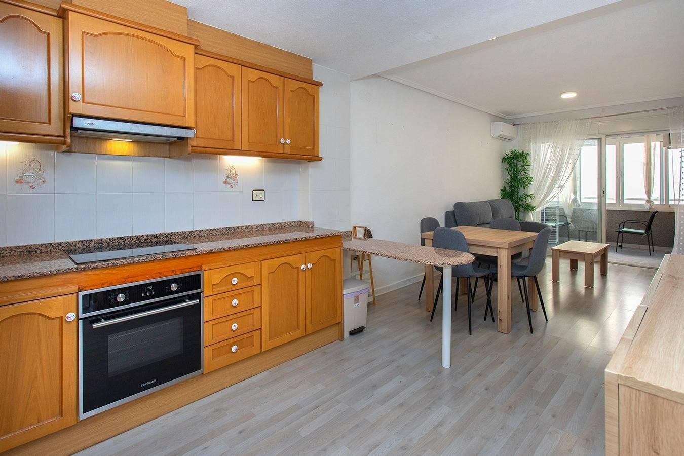 Apartment in Torrevieja, Alicante, Spain 2 bedrooms, 80 sq.m. No. 198092