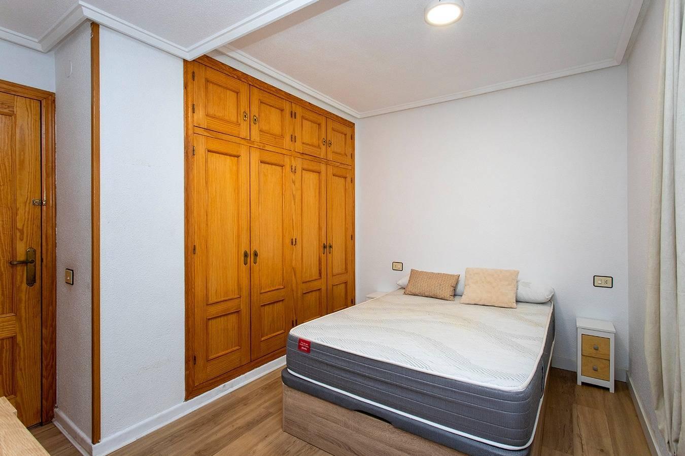 Apartment in Torrevieja, Alicante, Spain 2 bedrooms, 80 sq.m. No. 198092