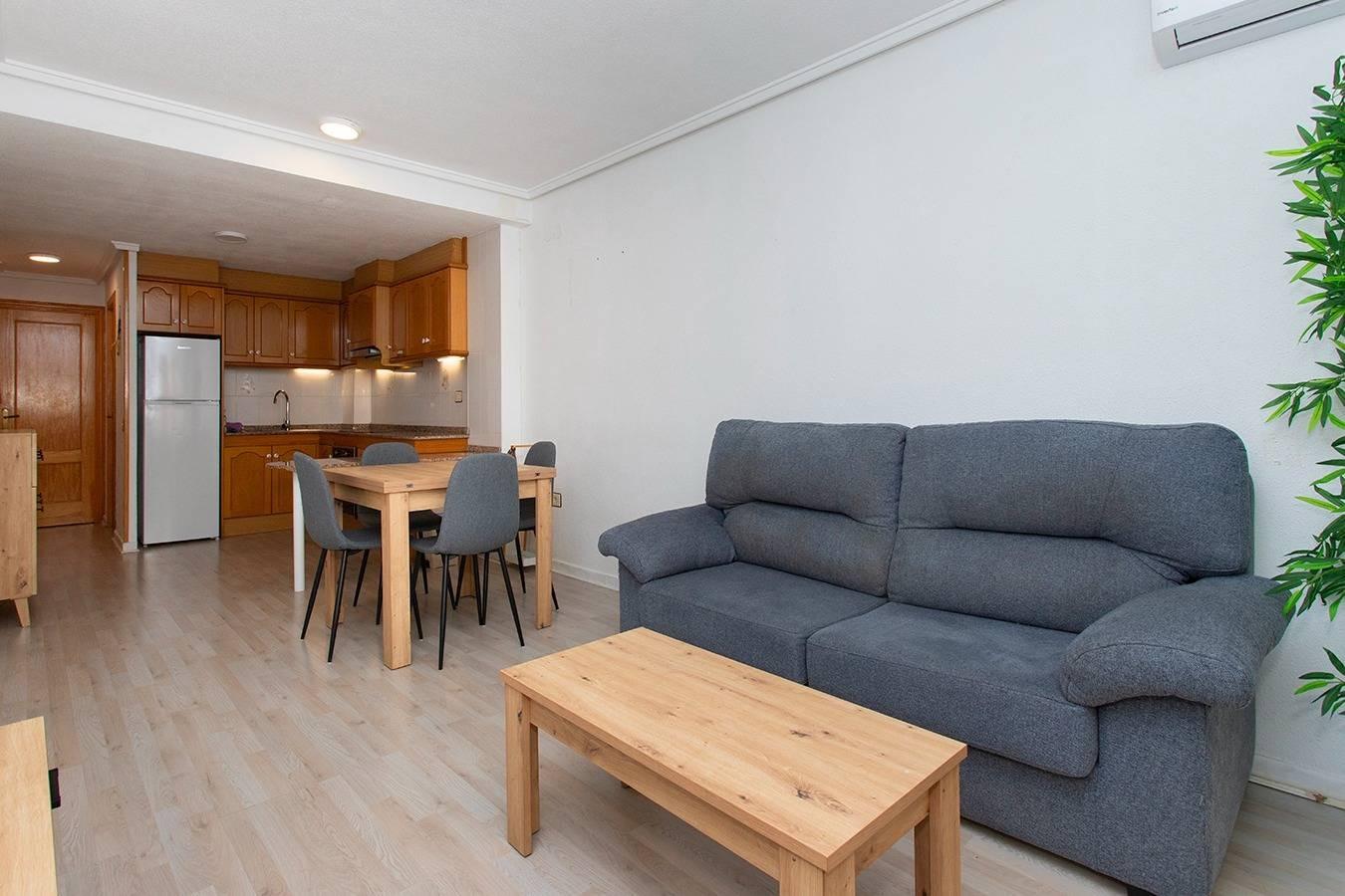 Apartment in Torrevieja, Alicante, Spain 2 bedrooms, 80 sq.m. No. 198092